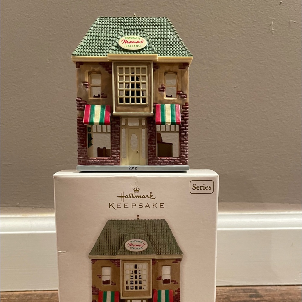 Mama’s Ristorante Italiano - Hallmarked Keepsake collectors edition ornament.